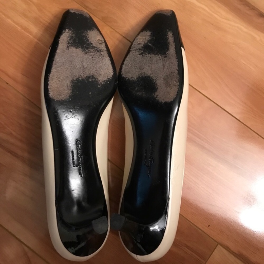 Ferragamo Nude/Black Heels - Picture 2 of 4